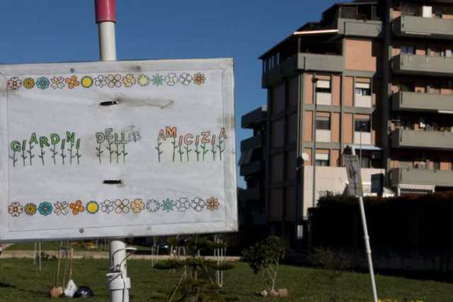 Dai rifiuti al verde di tutti: a Japigia i residenti creano i Giardini dell'amicizia