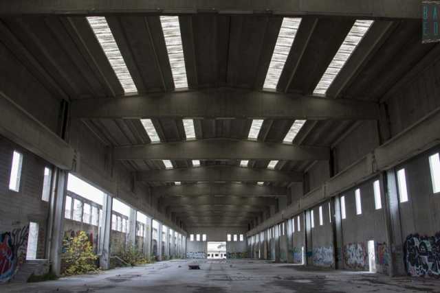 Bari, tra graffiti e abbandono viaggio nell'enorme ex fabbrica Scac di Santo Spirito