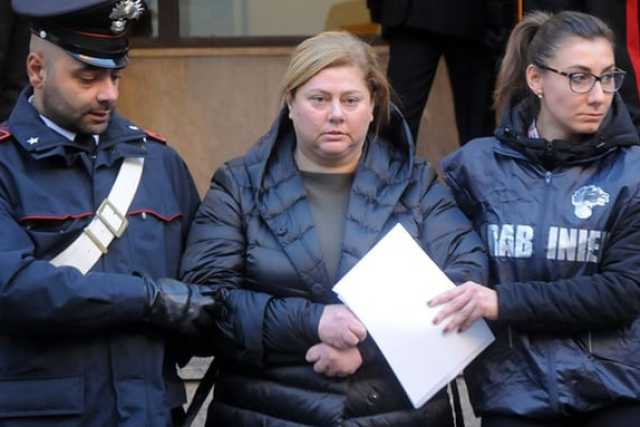 Bari, le spietate donne dei clan criminali: �Simbolo della parit� tra i sessi�