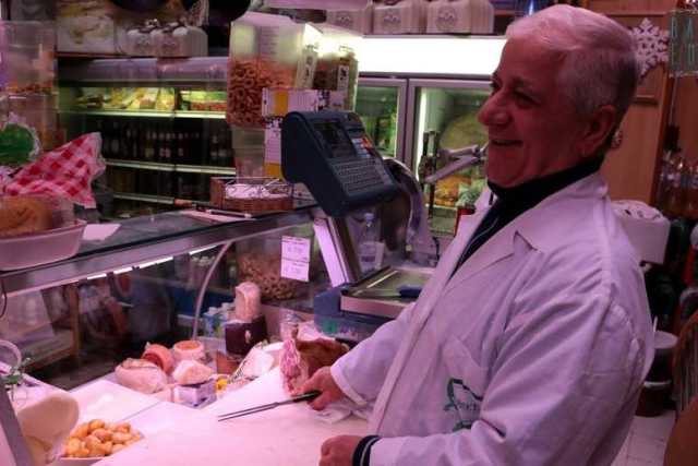 Bari Vecchia, la storia di Nino e dei suoi panini ''fantasia'': �Altro che fast food�