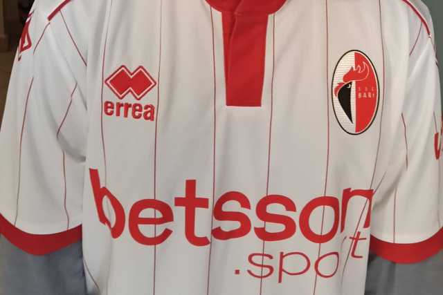 Tra promesse spezzate e un finale amaro: l'ultima stagione del Bari in Serie A