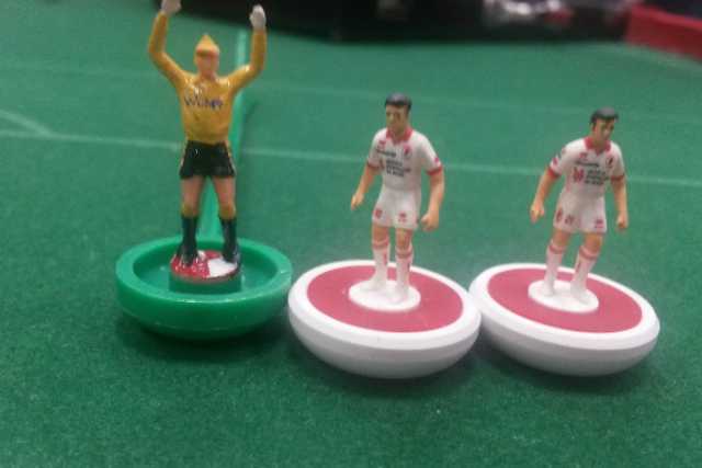 Subbuteo, tra nostalgia e passione c'� chi fa ancora gol su un panno verde