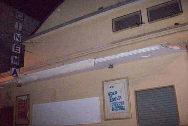 Bitonto, nell'era di internet resiste un cinema a luci rosse: l'Odeon