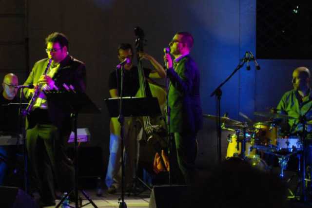 I Retr�Gusto: �Facciamo ballare i baresi a ritmo di swing italiano�