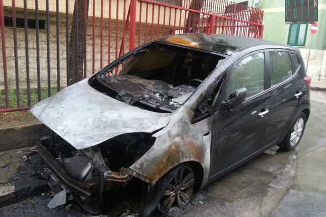 Dopo il bar data alle fiamme un'altra auto: � allarme a Poggiofranco 