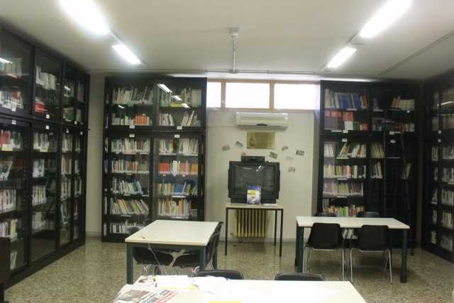 Biblioteche di quartiere: 15mila di libri, ma nessuno li pu� leggere