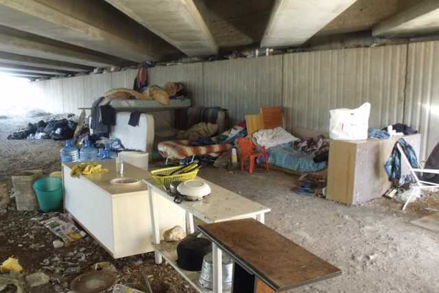 Bari, c'� una casa nascosta sotto il ponte di via Caldarola