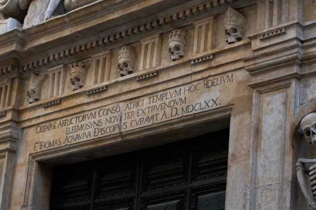 Scheletri, teschi e reliquie: � la lugubre ma affascinante chiesa del Purgatorio di Bitonto 