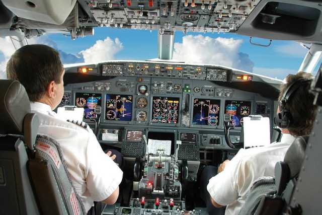 Pilotare un aereo? �Servono 120mila euro, senza garanzie d'assunzione�
