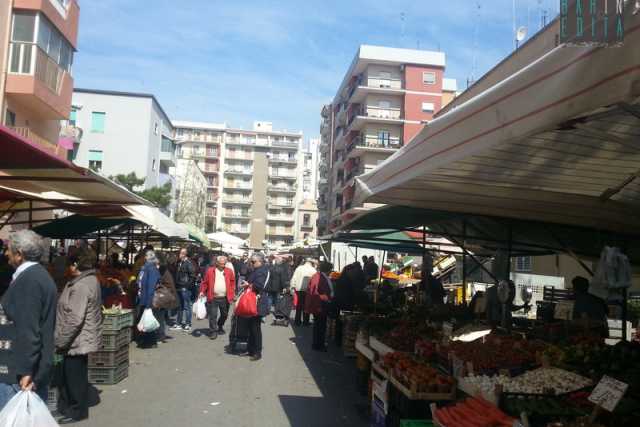 I mercati rionali all'aperto: ne sono rimasti due, tra paura e nostalgia