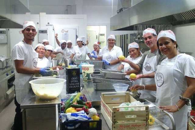 �Ethnic Cook": 25 cuochi di tutto il mondo cucinano le loro specialit� ai baresi