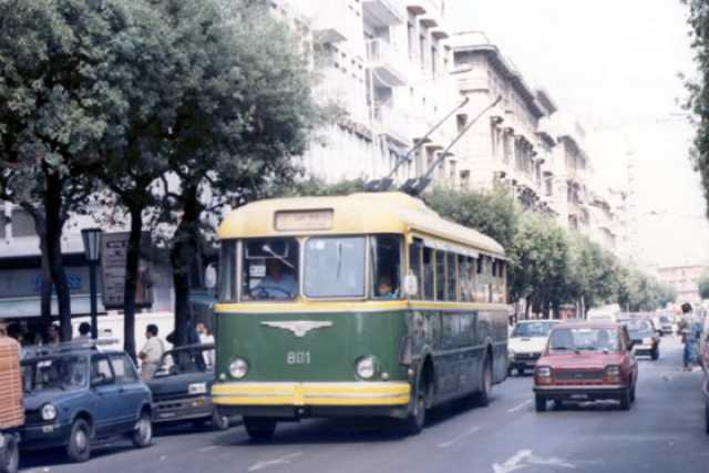 Filobus, tanti proclami ma i mezzi non partono: non c'� nessuno in grado di guidarli