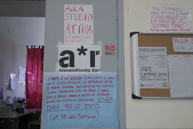 ''AteneInRivolta'': in un'aula universitaria libero studio e prodotti biologici