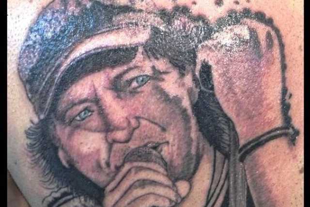 Il tatuaggio a Bari: dalla geisha al galletto, da Vasco ai nonni morti