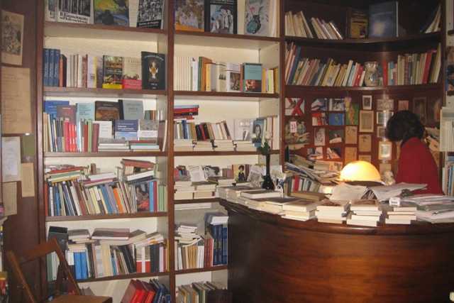 Bari e le librerie: un rapporto difficile. La ''Villari'' oasi nel deserto 