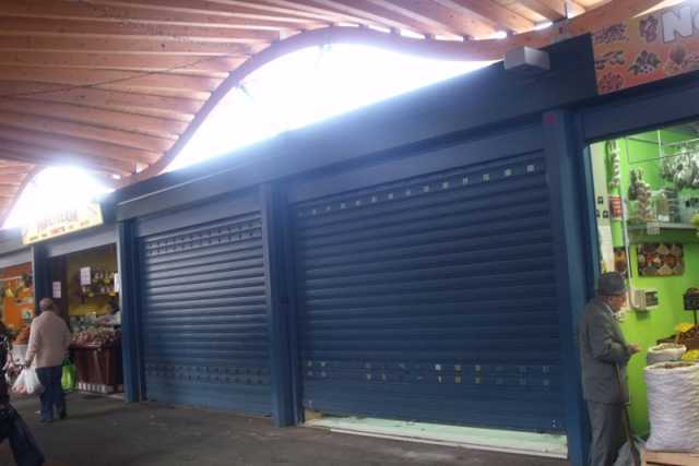 Mercato di Santa Scolastica, un anno dopo: troppe spese, pochi clienti e c'� chi chiude 