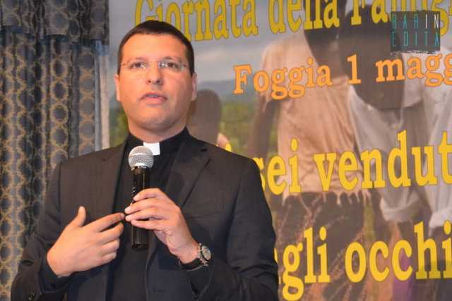 Don Merola, prete anticamorra: �In Puglia la mafia dei colletti bianchi�