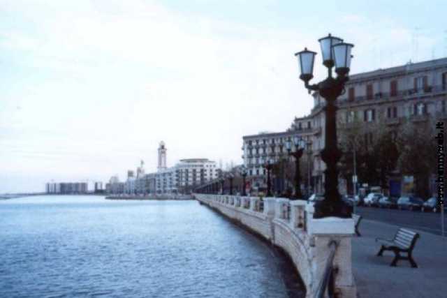 Bari, � il Lungomare il luogo simbolo della citt�: sconfitti San Nicola e Petruzzelli