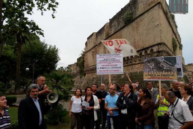 In 1200 firmano contro l'ecomostro del porto: �Ma i lavori andranno avanti�