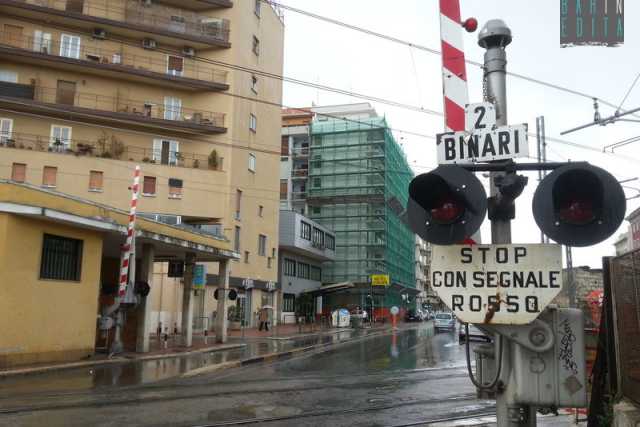 Bari, il passaggio a livello di via Oberdan: mezzo secolo di incidenti 
