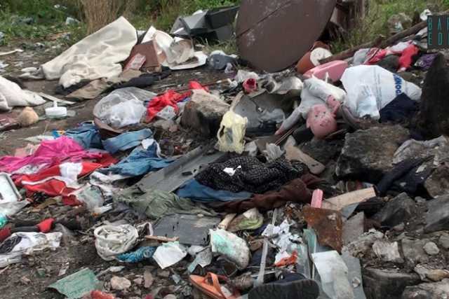 Campo rom del canalone, dopo lo sgombero i rifiuti sono ancora l�: video