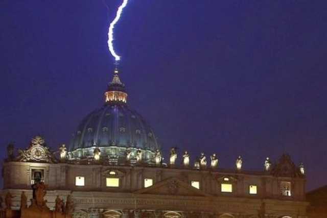 Le dimissioni del Papa. E se Ratzinger volesse rivelare un segreto?