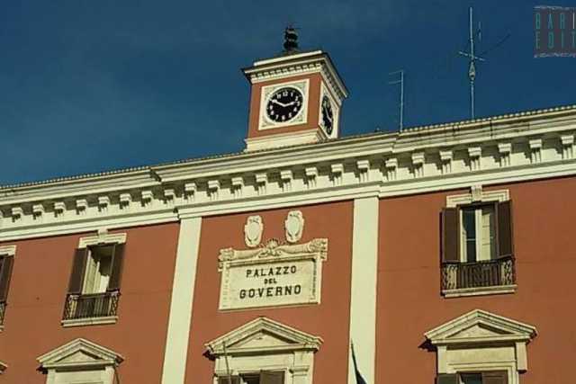 Bari, l�orologiaio non viene pagato: il quadrante della Prefettura fermo da luglio 