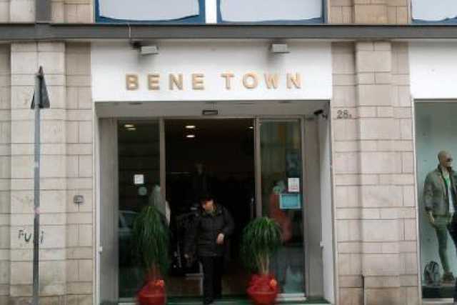 Da Benetton a ''Benetown'': il nuovo negozio cinese divide Molfetta