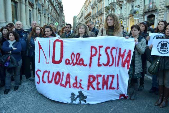 Docenti, in migliaia con le valigie in mano: �Obbligati a partire per avere un lavoro�