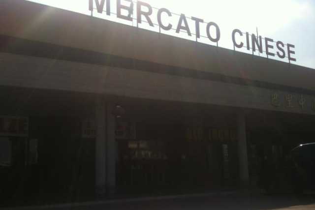 Viaggio all'interno del ''mercato cinese'' di Modugno: il presente del commercio barese