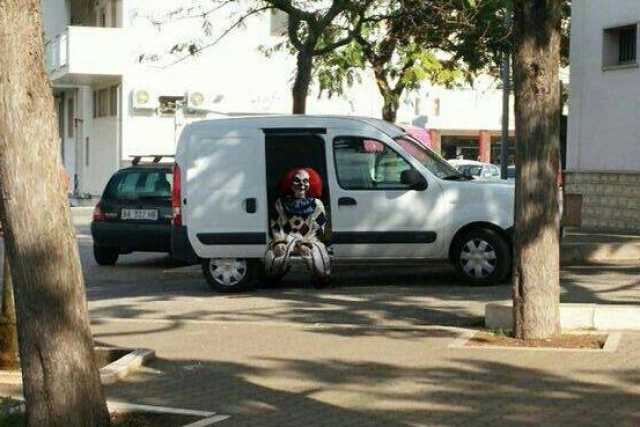 ''Morirete tutti'': a Bari i clown misteriosi. �Un bluff, ma fanno paura�