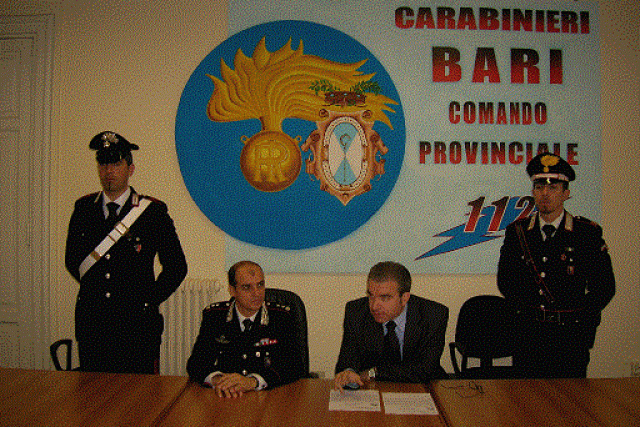 Caserma dei carabinieri, un disastro: mancanza di privacy e rischio sfratto