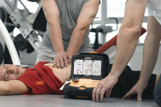 Defibrillatore, fatta la legge fatta la proroga: a Bari lo hanno solo poche palestre