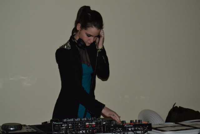 Manuela, 18 anni, dj: �Le donne hanno una marcia in pi� dietro la consolle�
