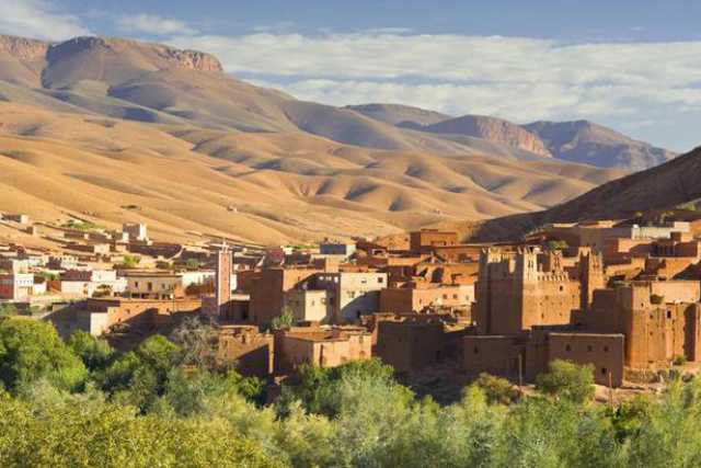 Quell�oasi nel deserto ai confini tra Algeria e Marocco: � il campo nomade di Erfoud