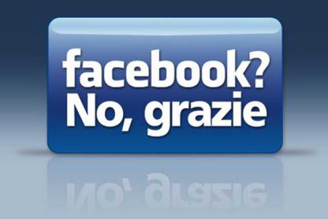 Facebook, c'� chi dice no: poca privacy in un mondo fatto di finzione