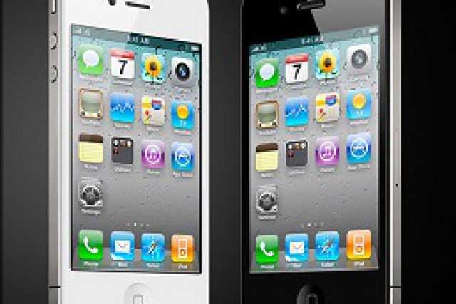 Bari, in centinaia in fila di notte per acquistare il nuovo Iphone 5