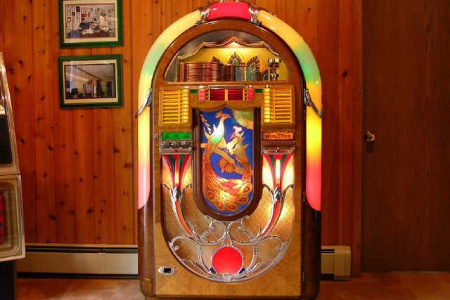 I nostalgici jukebox, c'� chi li colleziona: �Arrivano a costare anche 30mila euro�
