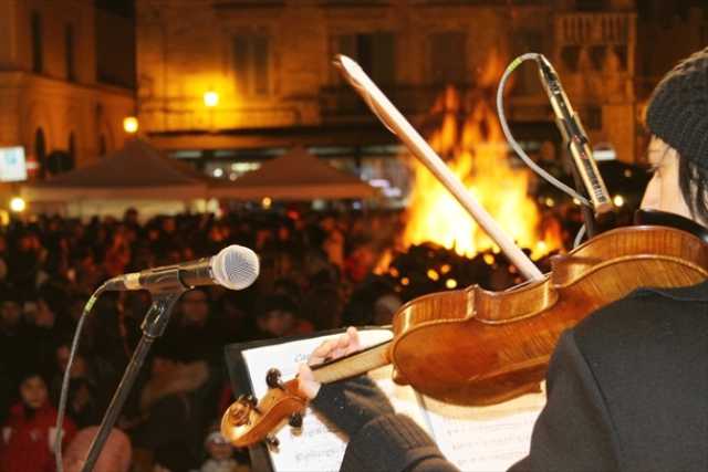 Corato, la festa della ''j� a j�'': un grande fal� alla vigilia di Santa Lucia