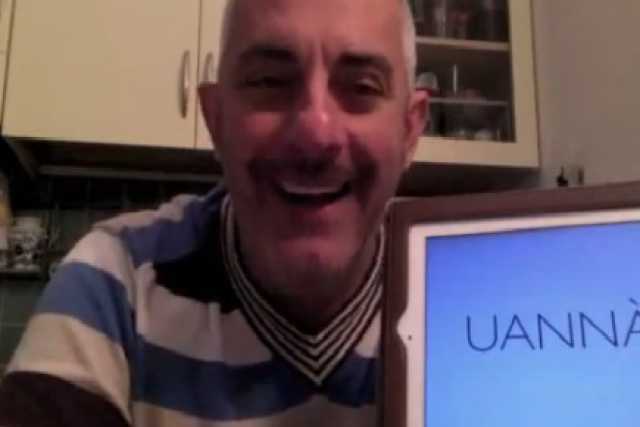 Dall'inglese al molfettese: spopolano su youtube le lezioni di dialetto del prof Giovine