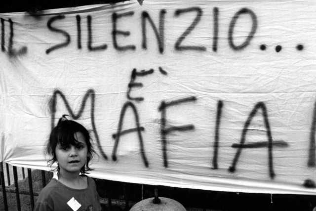 Scappare dalla mafia perdendo la propria identit�: un libro racconta la storia di Maria