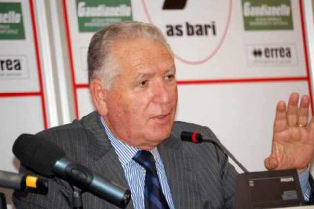 L'A.S. Bari chiede l'autofallimento: cosa cambia per i galletti