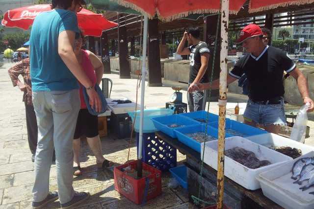 "N-d�rr'a la lanze", tra pesce e birra l� dove il mare rincontra i baresi