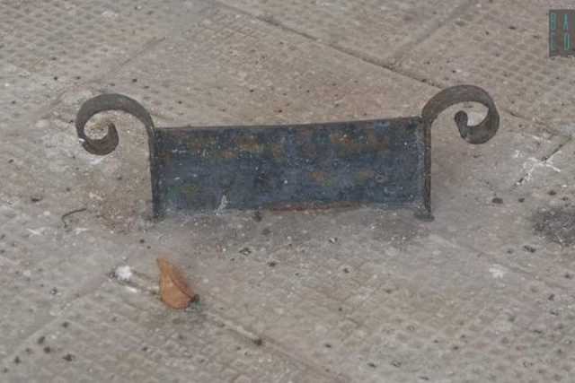 Un pezzo di archeologia urbana: quando per strada ci si puliva con il "nettascarpe"