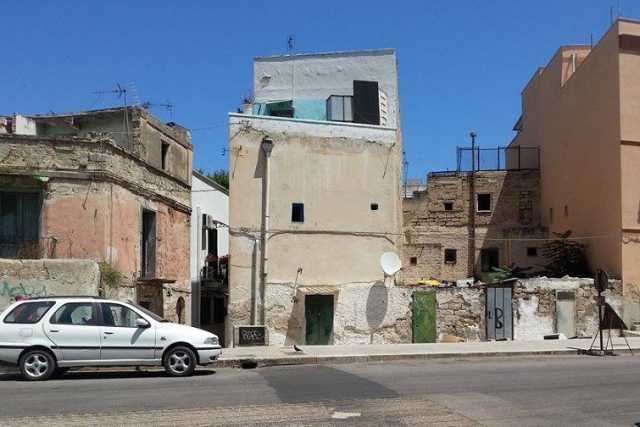 Via Oberdan, un angolo di Bari in rovina: �Abbandonati da Cristo�