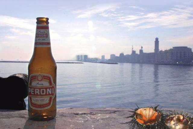 Baresit�? Quando il ''cozzalo'' diventa moda, tra polpo e Peroni alla canna