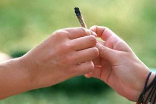 No allo spinello a scuola, nuova strategia: i poliziotti si travestono da teenager