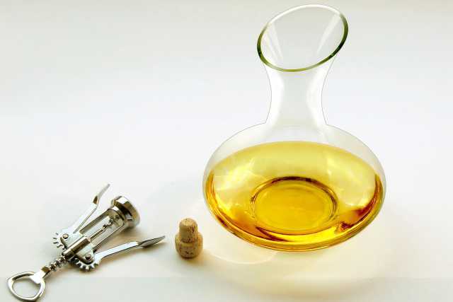 I migliori accessori per amanti del vino: dal cavatappi al decanter