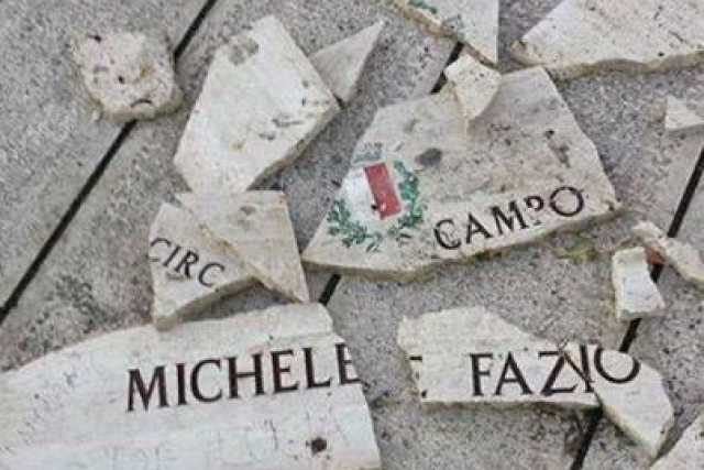 A pezzi la targa commemorativa di Michele Fazio, 15enne ucciso dai clan 