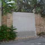 Da 15 giorni il cancello che immetteva nel vialetto di entrata della chiesa di San Giorgio � stato murato
